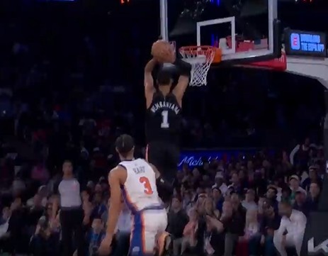 世界杯比赛几点开始-一飞冲天！文班虚晃点起唐斯 滑翔双手暴扣虐筐