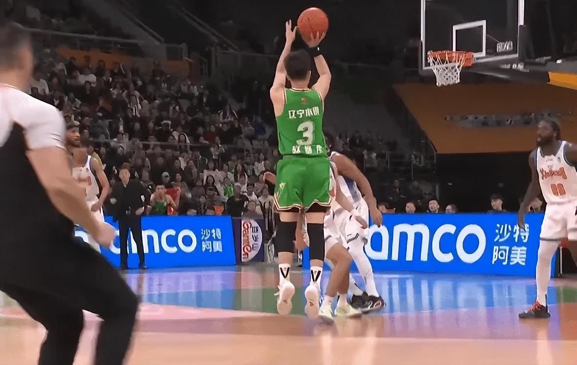 世界杯比赛时间-辽宁半场压制新疆！继伟完美复出，威尔斯手帝齐爆，新疆3人死顶