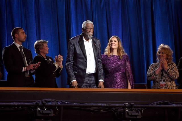 世界杯赛程时间查询-埋藏在观众席上的丑陋：NBA球员遭遇的另一种攻击