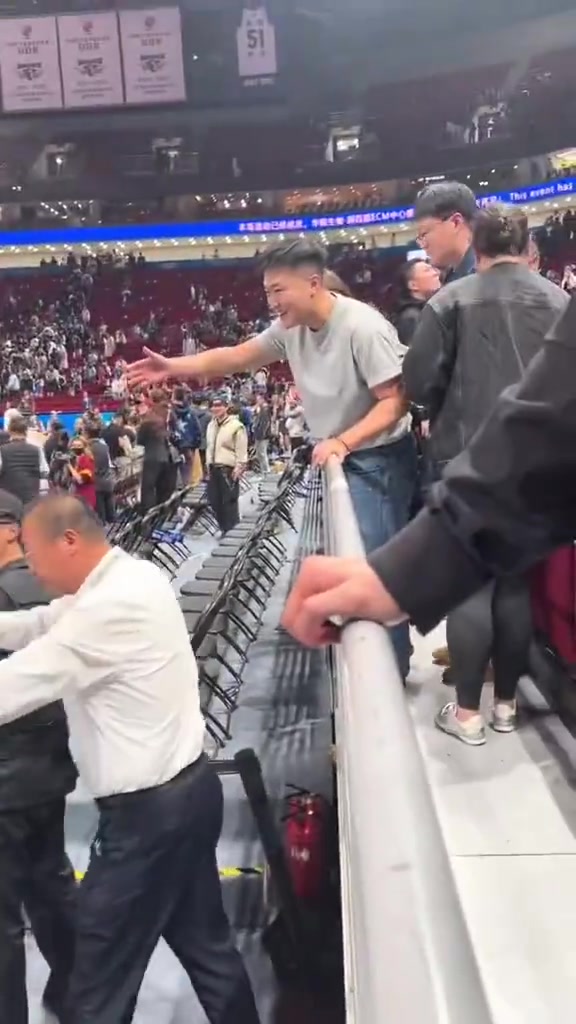 记者：李添荣这起冲突和北京队没啥关系 就是现场安保的态度问题